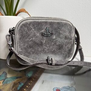 Vivienne Westwood Orb-plaque distressed messenger bag